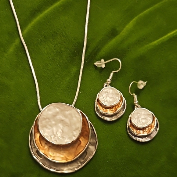 Jewelry - Multi-Tone Hammered Disc 15+2" Necklace and Earring Set Silver Gray & Gold